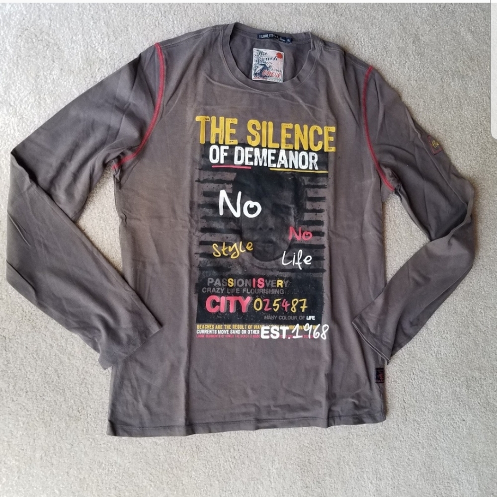 Boys Long Sleeve T-shirt from London size XL Like NEW